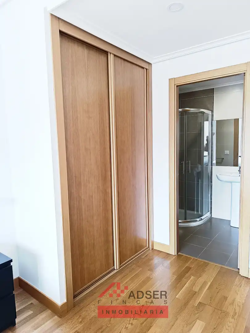 Bany de Pis en venda en Lardero amb Calefacció, Parquet i Terrassa