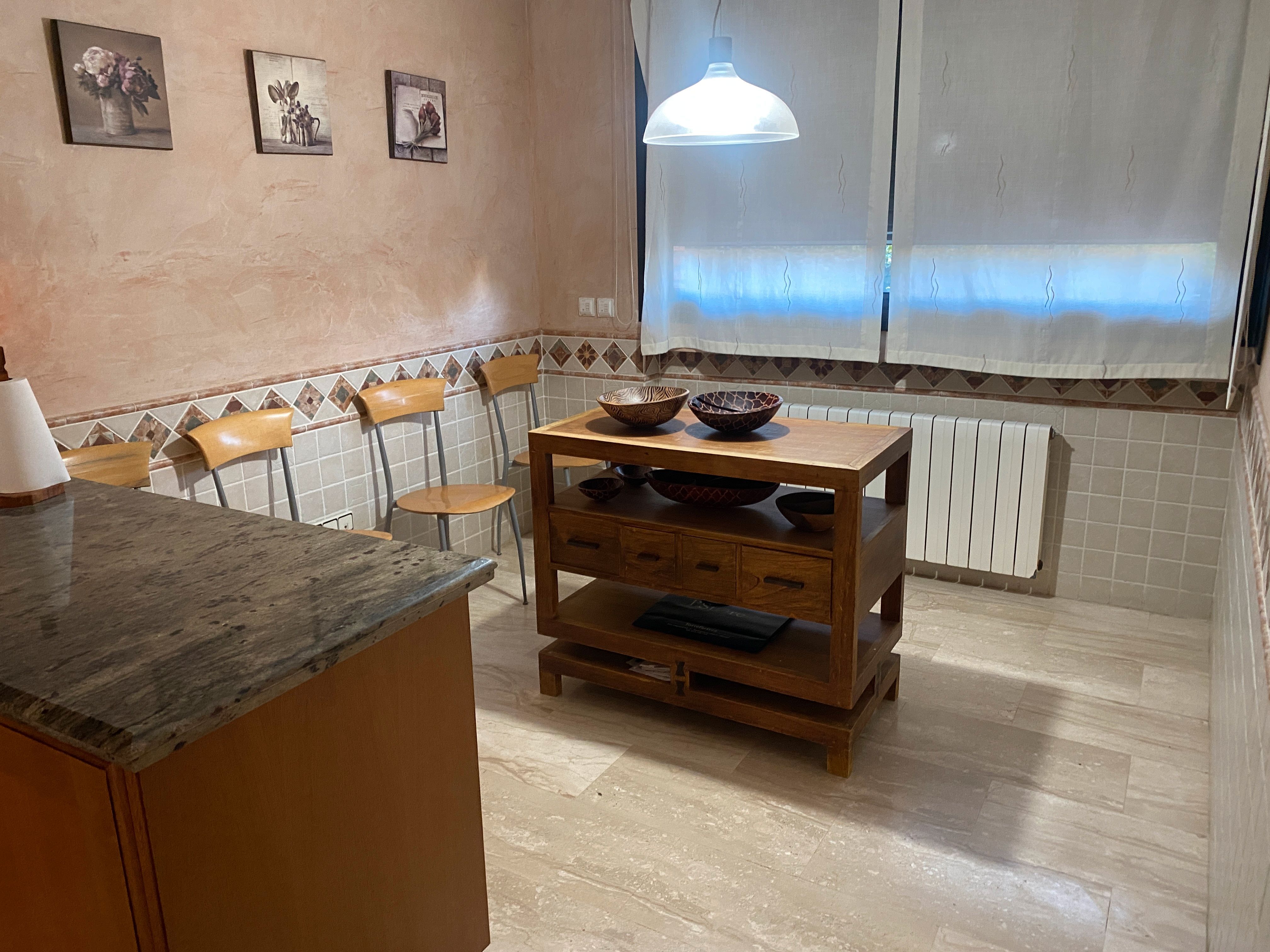 Cuina de Casa adosada en venda en  Lleida Capital amb Aire condicionat, Calefacció i Jardí privat