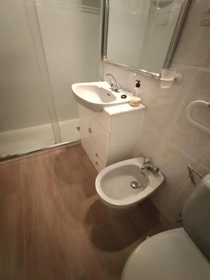 Badezimmer von Wohnung zur Miete in Madrid mit Klimaanlage, Terrasse und Möbliert