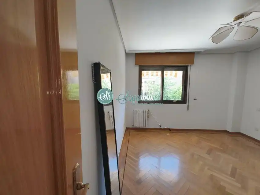 Habitación de Piso de alquiler en Segovia con Calefacción y Parquet