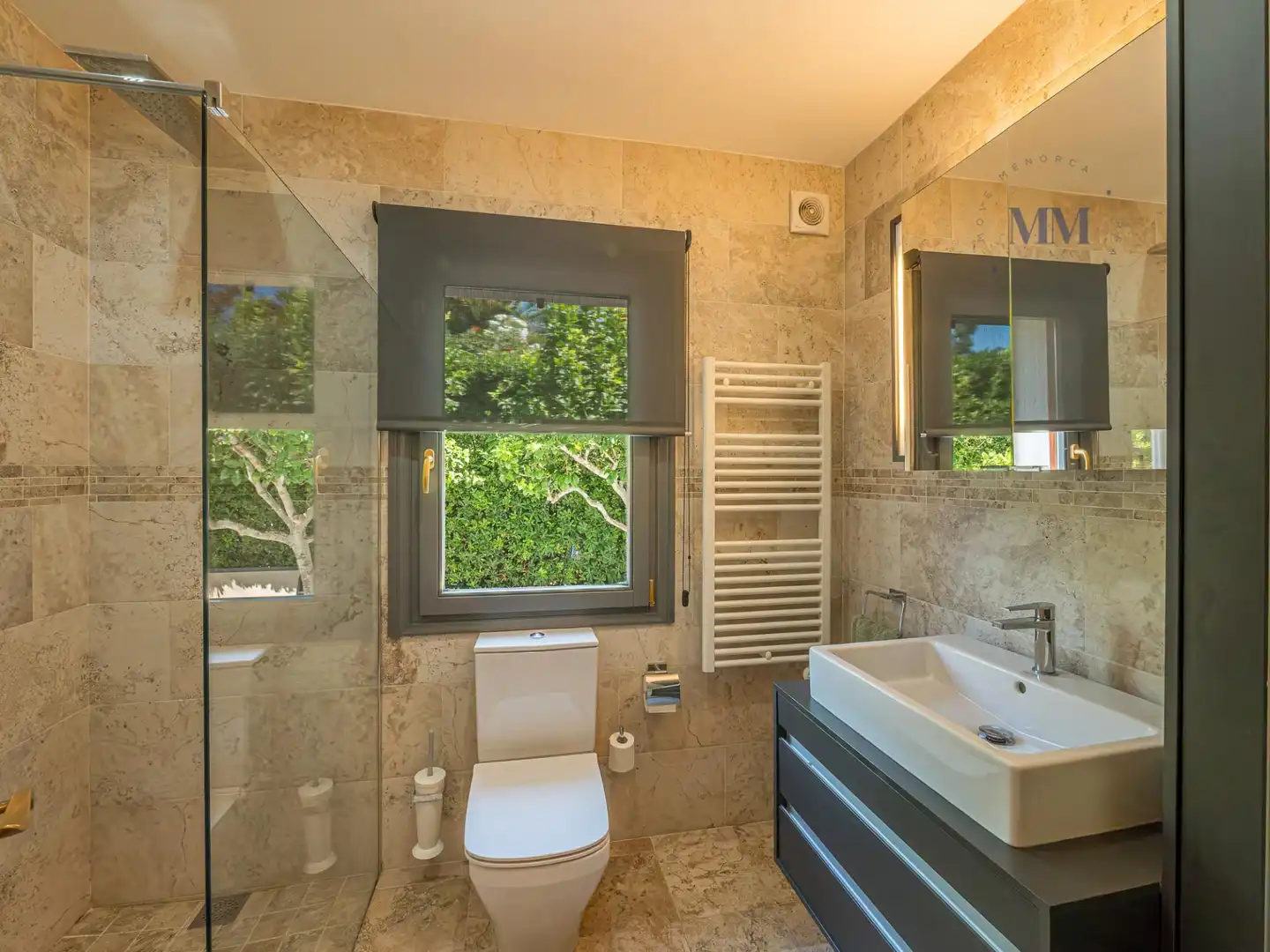 Bathroom of Houses for sale in Es Castell  with Air Conditioner, Private garden and Terrace