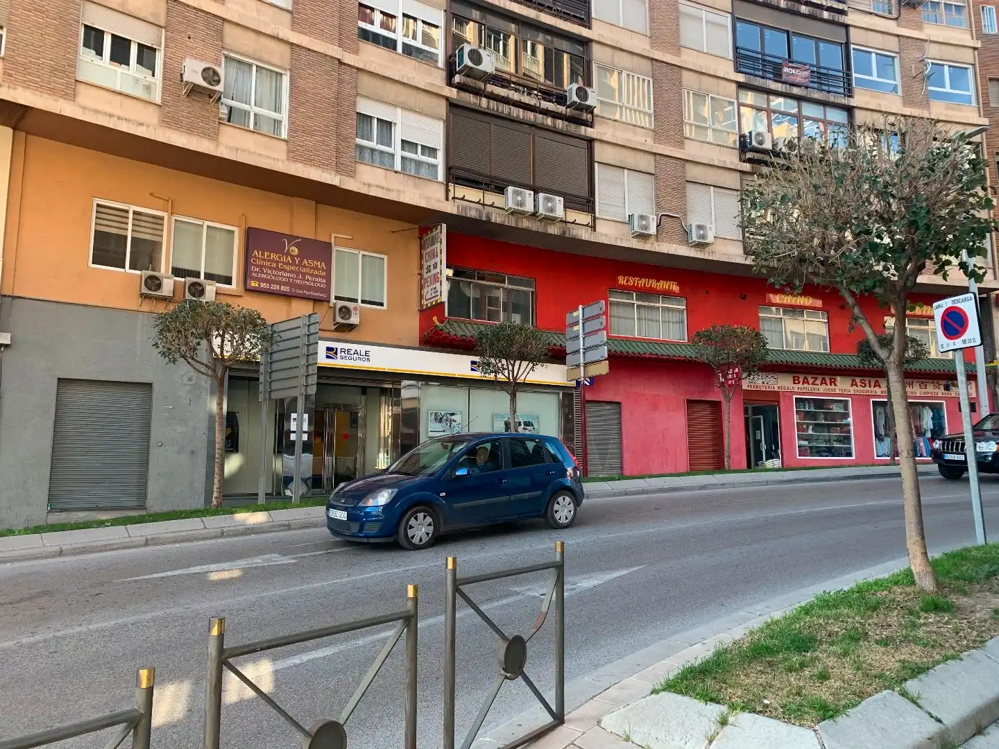 Vista exterior de Local de lloguer en Jaén amb Aire condicionat