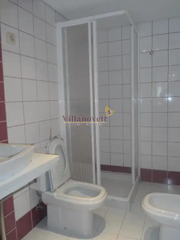 Baño de Apartamento en venta en Vigo  con Calefacción, Parquet y Amueblado