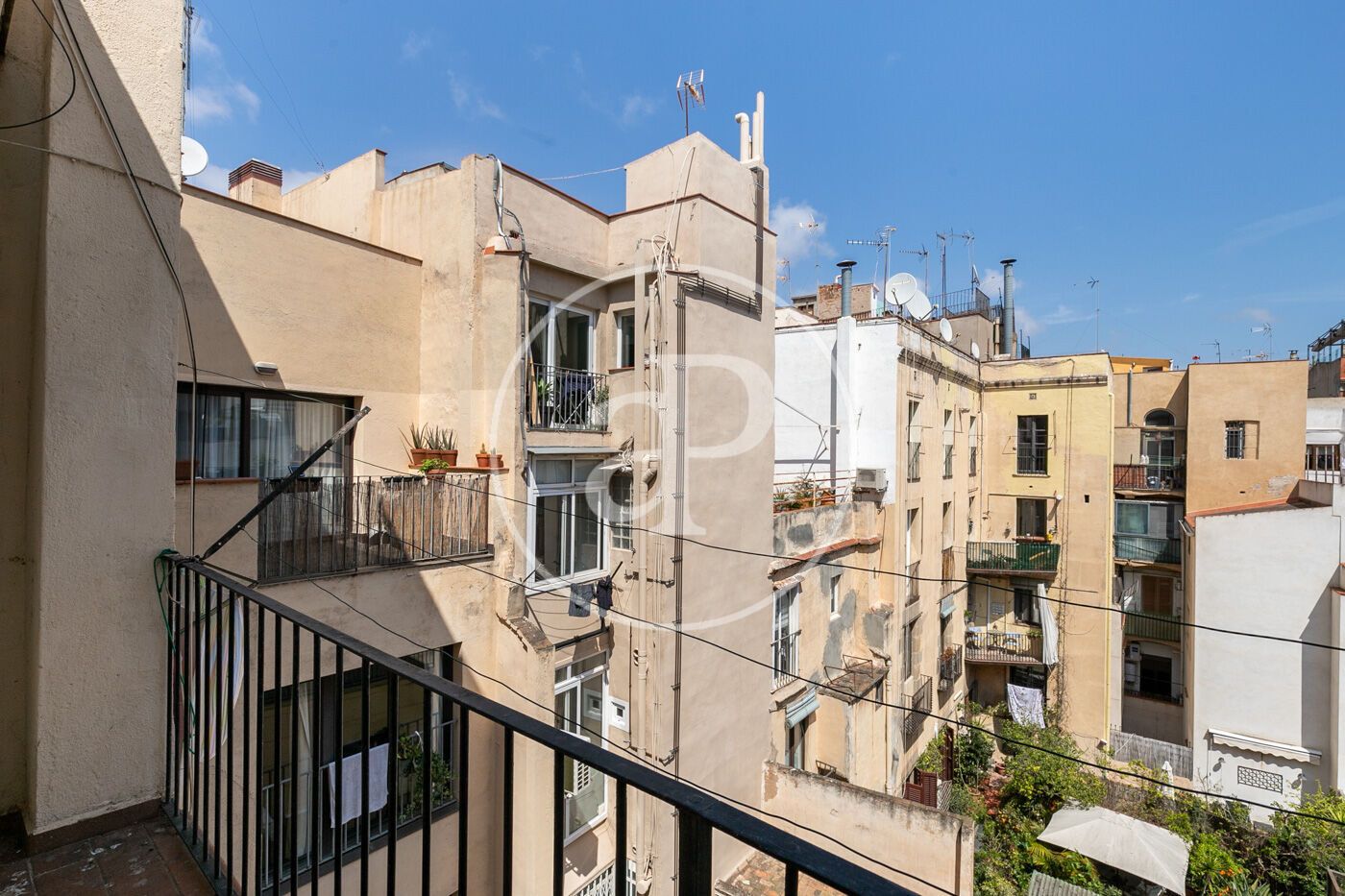 Exterior view of Flat for sale in  Barcelona Capital  with Air Conditioner, Furnished and Balcony