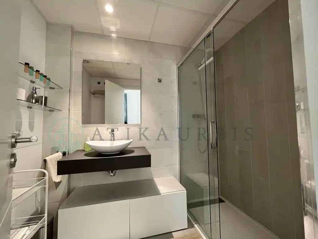 Baño de Ático de alquiler en Málaga con Aire acondicionado, Terraza y Piscina