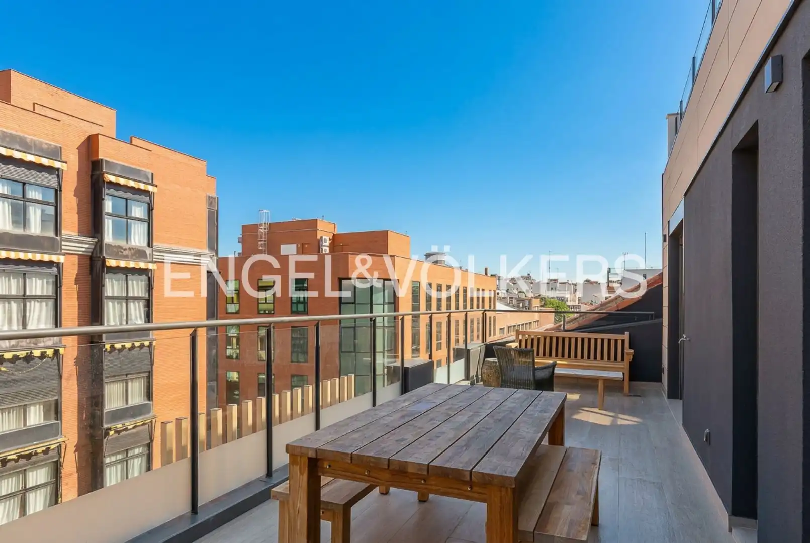 Terrassa de Àtic de lloguer en Madrid amb Aire condicionat, Calefacció i Jardí privat