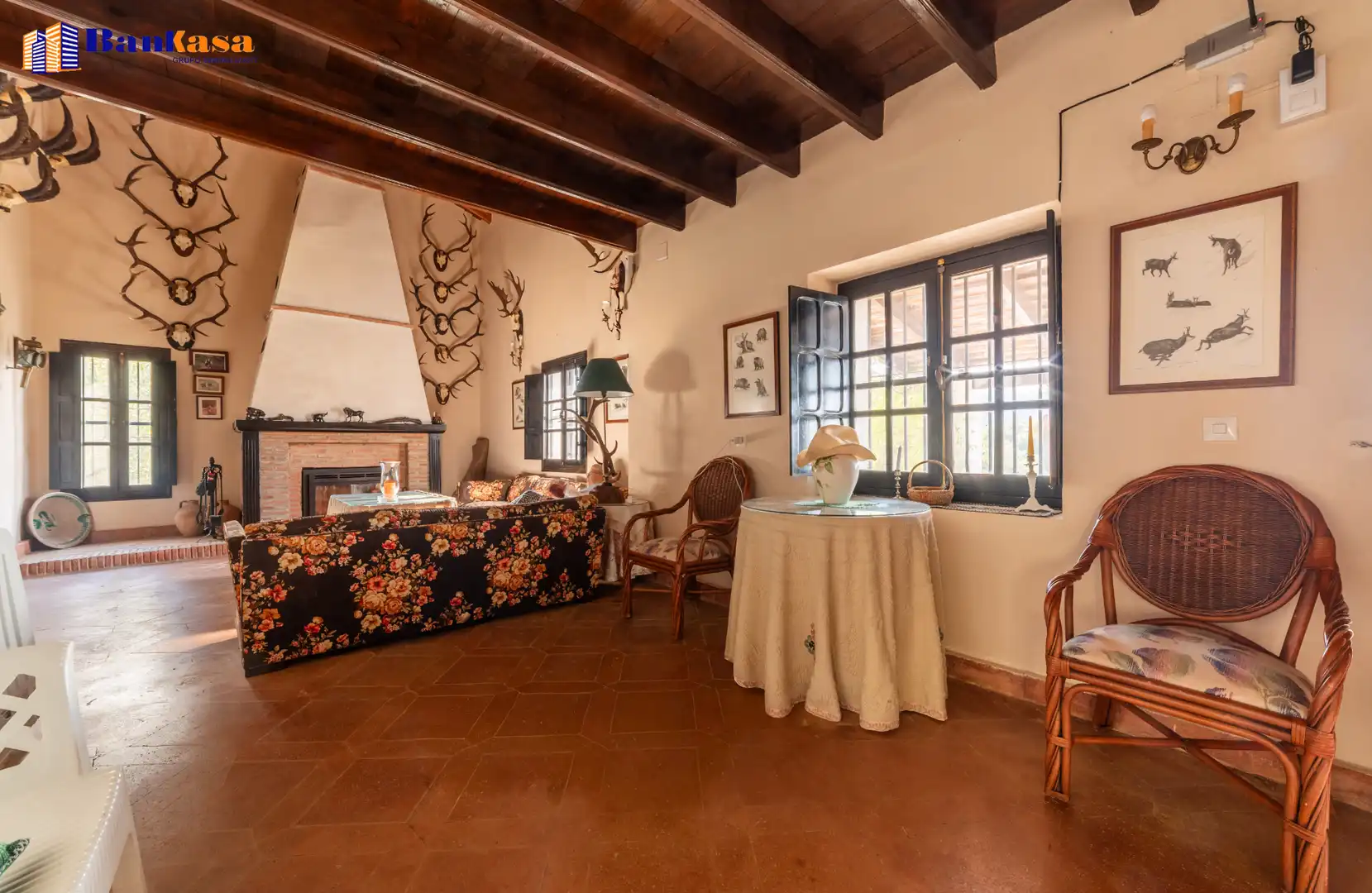 Dormitori de Casa o xalet en venda en Cortes de la Frontera amb Calefacció, Jardí privat i Moblat