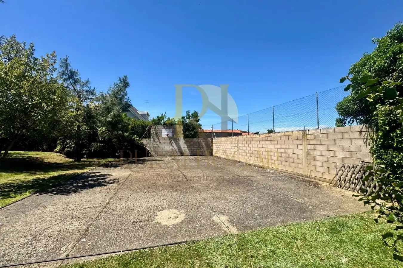 Parking de Casa o chalet en venta en Santovenia de la Valdoncina con Calefacción, Jardín privado y Parquet