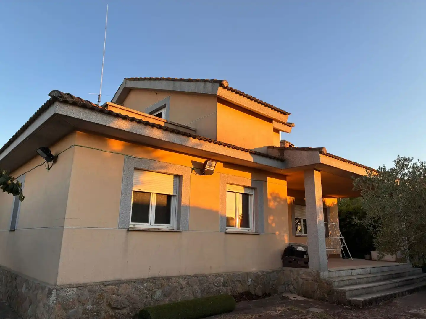 Vista exterior de Casa o xalet en venda en Calvarrasa de Arriba amb Calefacció i Terrassa
