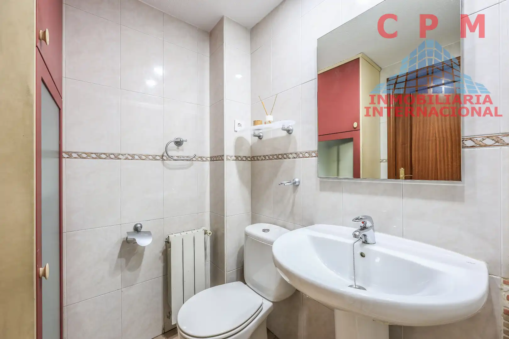 Bathroom of Flat for rent in Madrid  with Air Conditioner, Parquet flooring and Oven