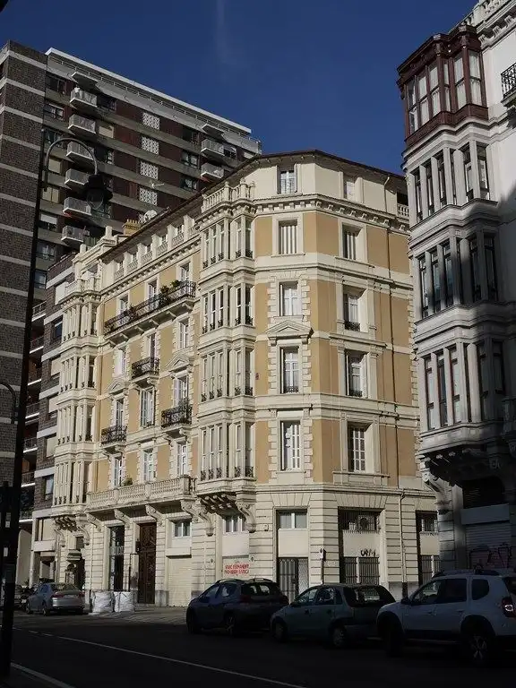 Vista exterior de Estudi en venda en Bilbao 