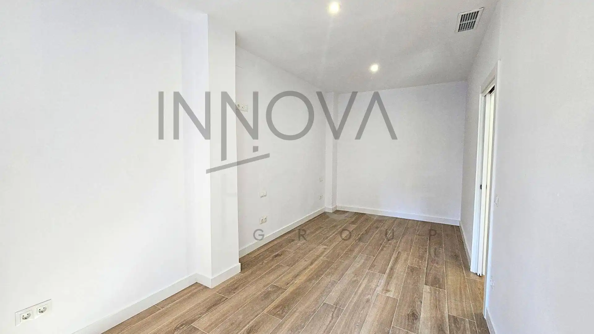 Planta baja en venta en Carrer de les Aigües del Llobregat, La Florida