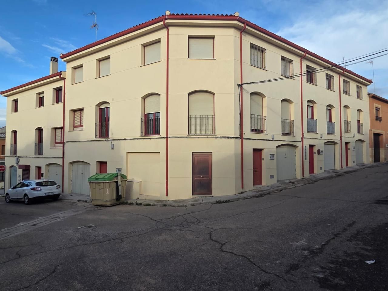 Vista exterior de Casa o xalet en venda en Santa Cruz de la Zarza amb Terrassa