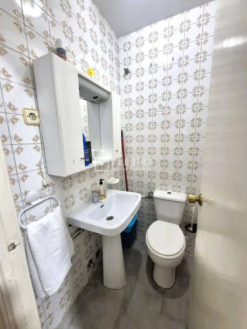 Baño de Piso en venta en Parla con Aire acondicionado, Calefacción y Jardín privado