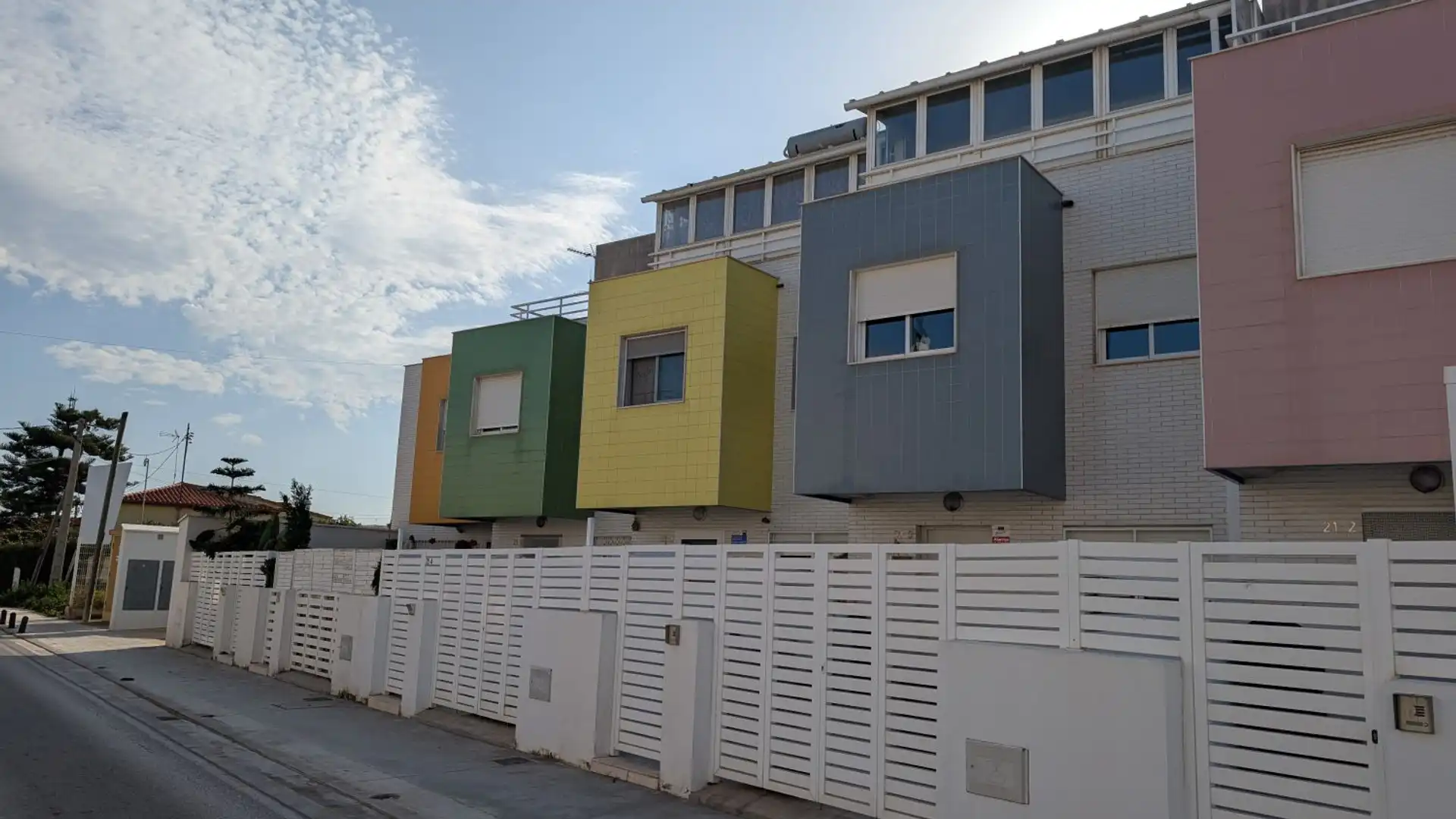 Vista exterior de Casa adosada en venta en Almazora / Almassora con Aire acondicionado y Terraza