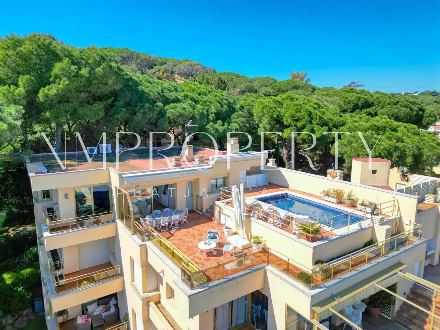 Vista exterior de Ático de alquiler en Sant Feliu de Guíxols con Aire acondicionado, Terraza y Piscina