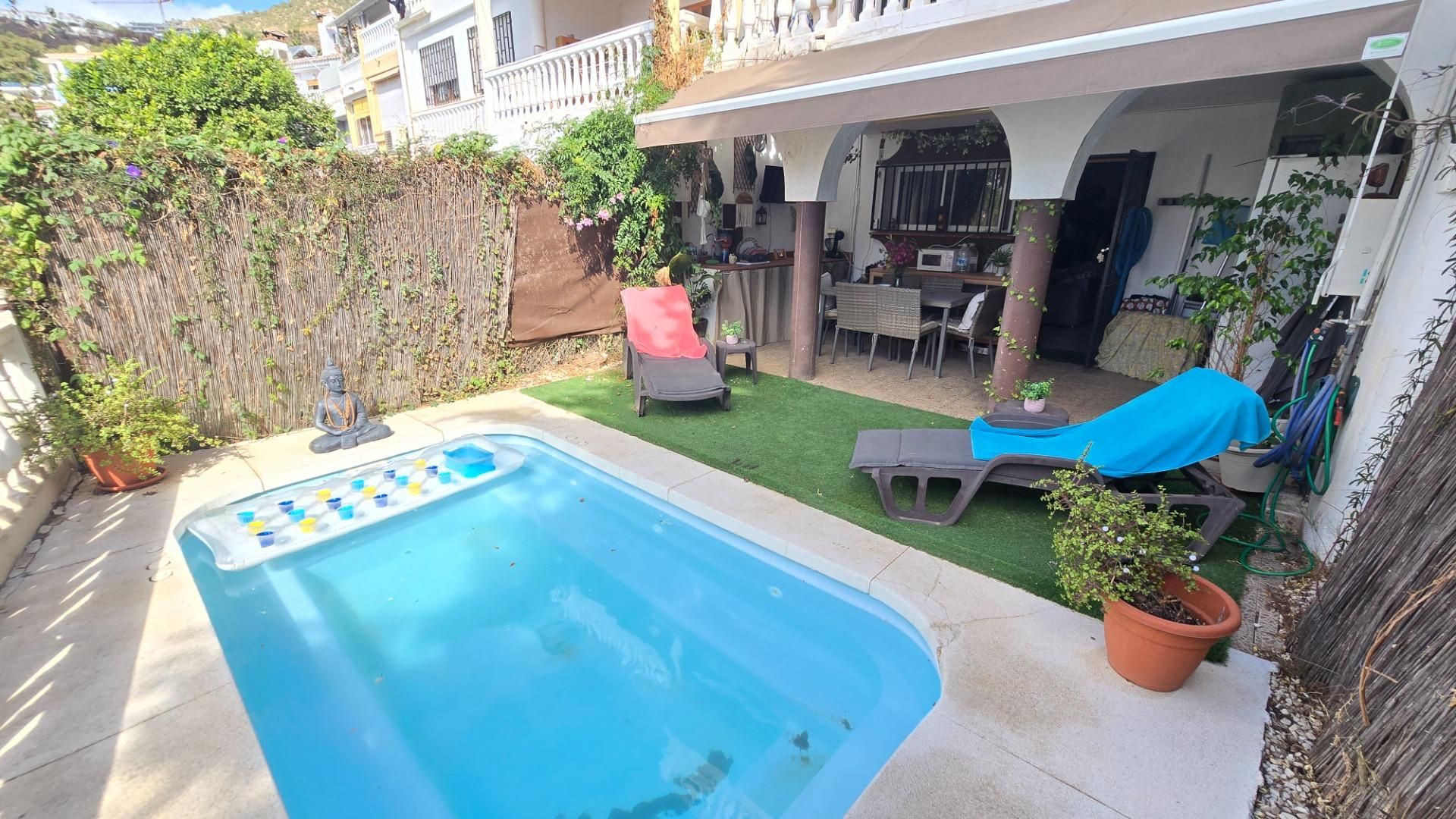 Piscina de Casa adosada en venta en Benalmádena con Aire acondicionado, Jardín privado y Terraza