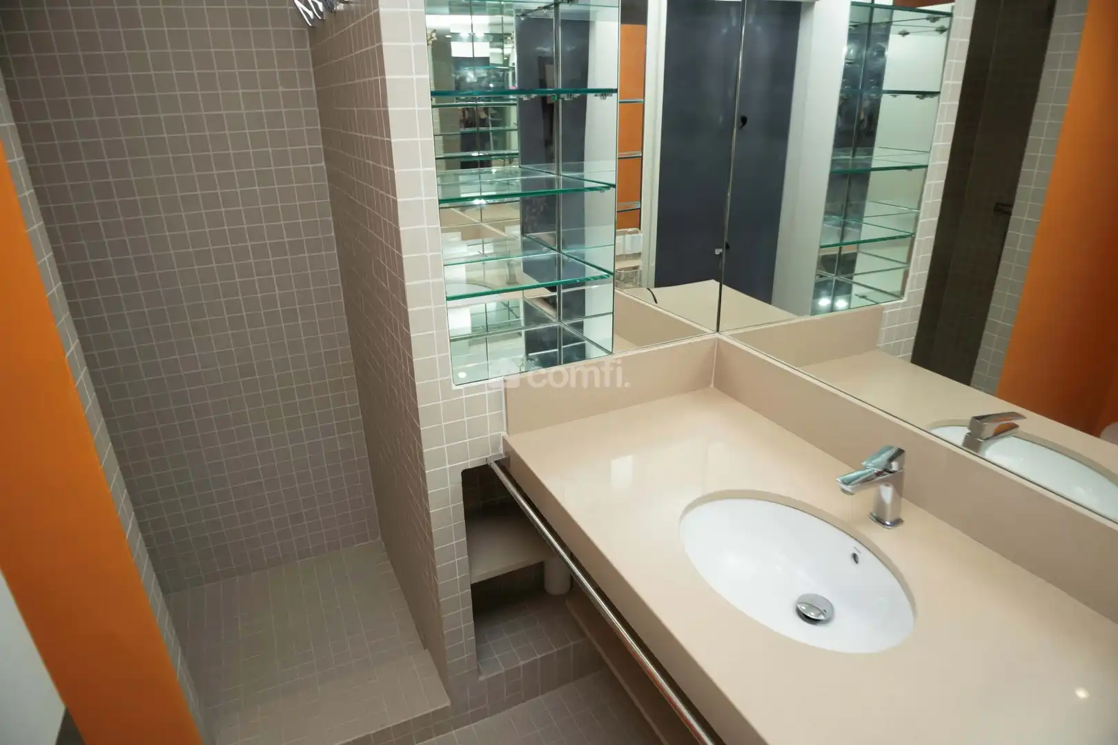 Badezimmer von Wohnung zum Verkauf in Barcelona mit Klimaanlage, Heizung und Terrasse