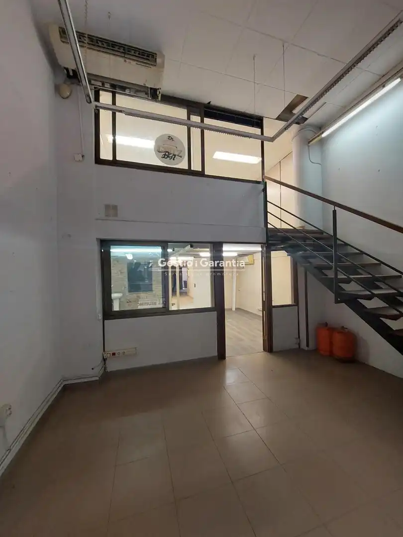 Local comercial de lloguer a Comte Borrell