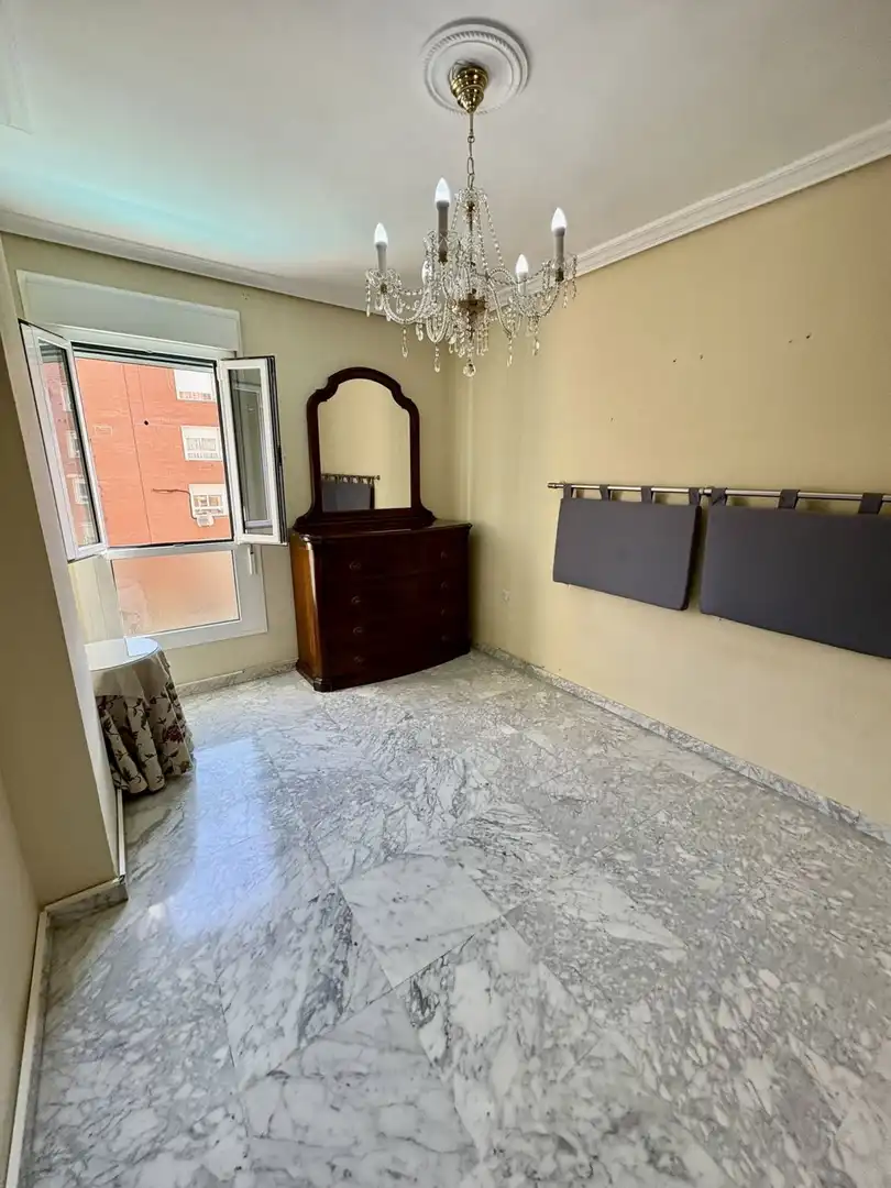 Bedroom of Flat for sale in Sevilla  with Air Conditioner, Heating and Terrace