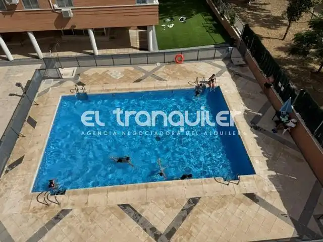Piscina de Pis de lloguer en Getafe amb Parquet, Piscina i Moblat