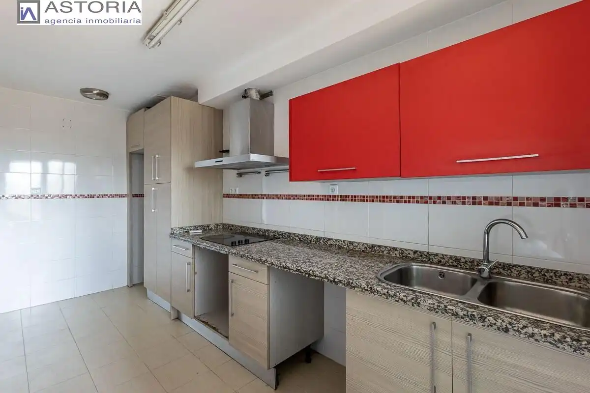 Kitchen of Flat for sale in Granada  with Heating