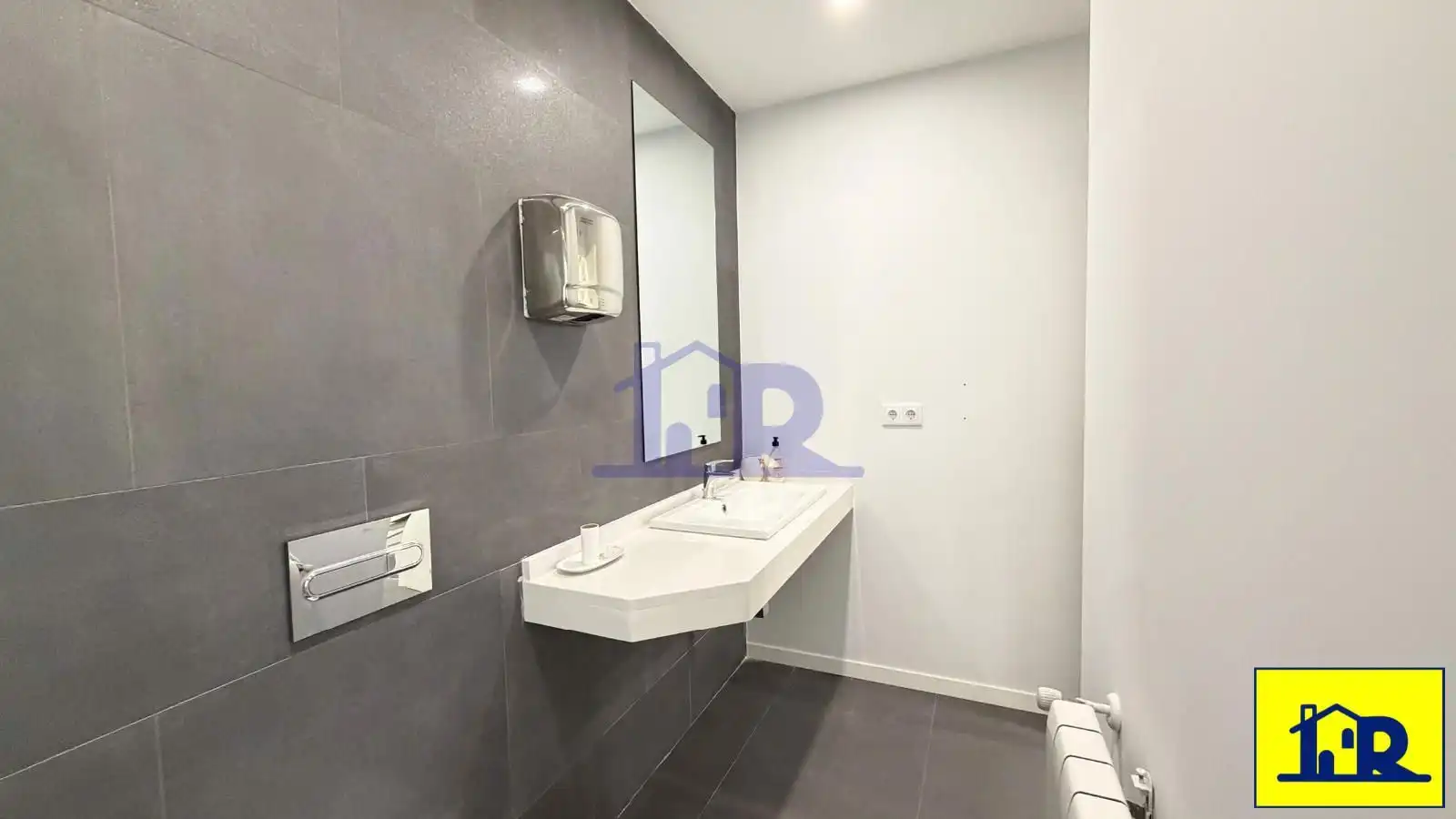 Bathroom of Flat for sale in Cuenca  with Air Conditioner, Heating and Terrace