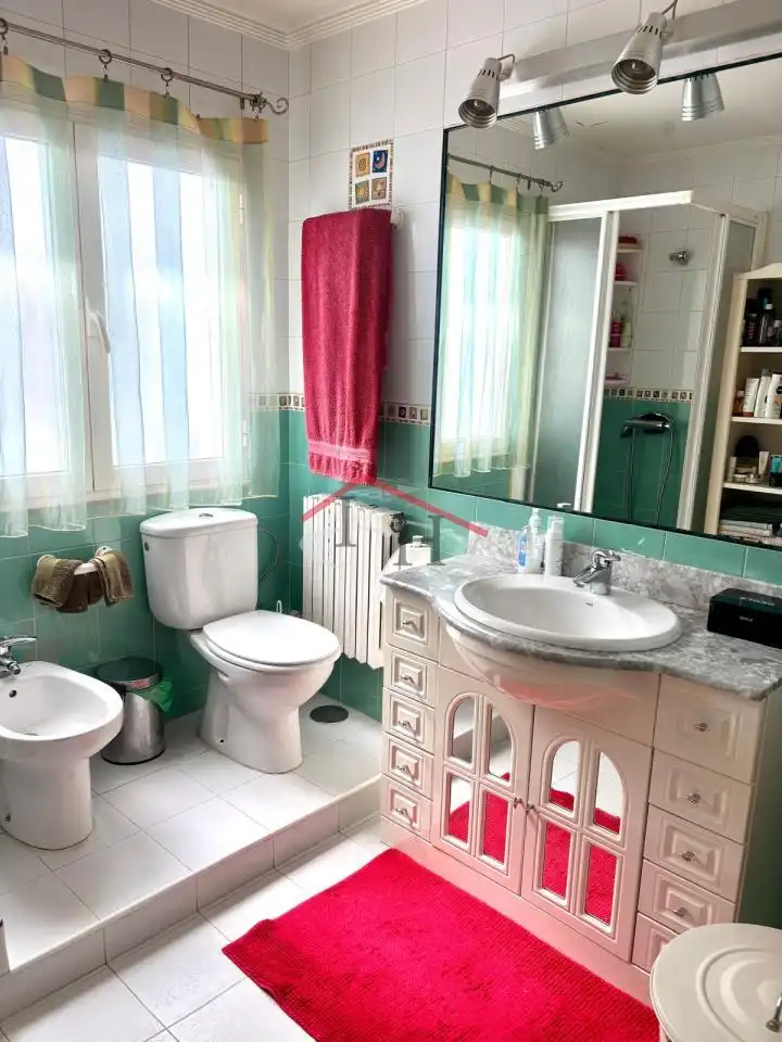 Baño de Piso en venta en León Capital  con Calefacción, Parquet y Trastero