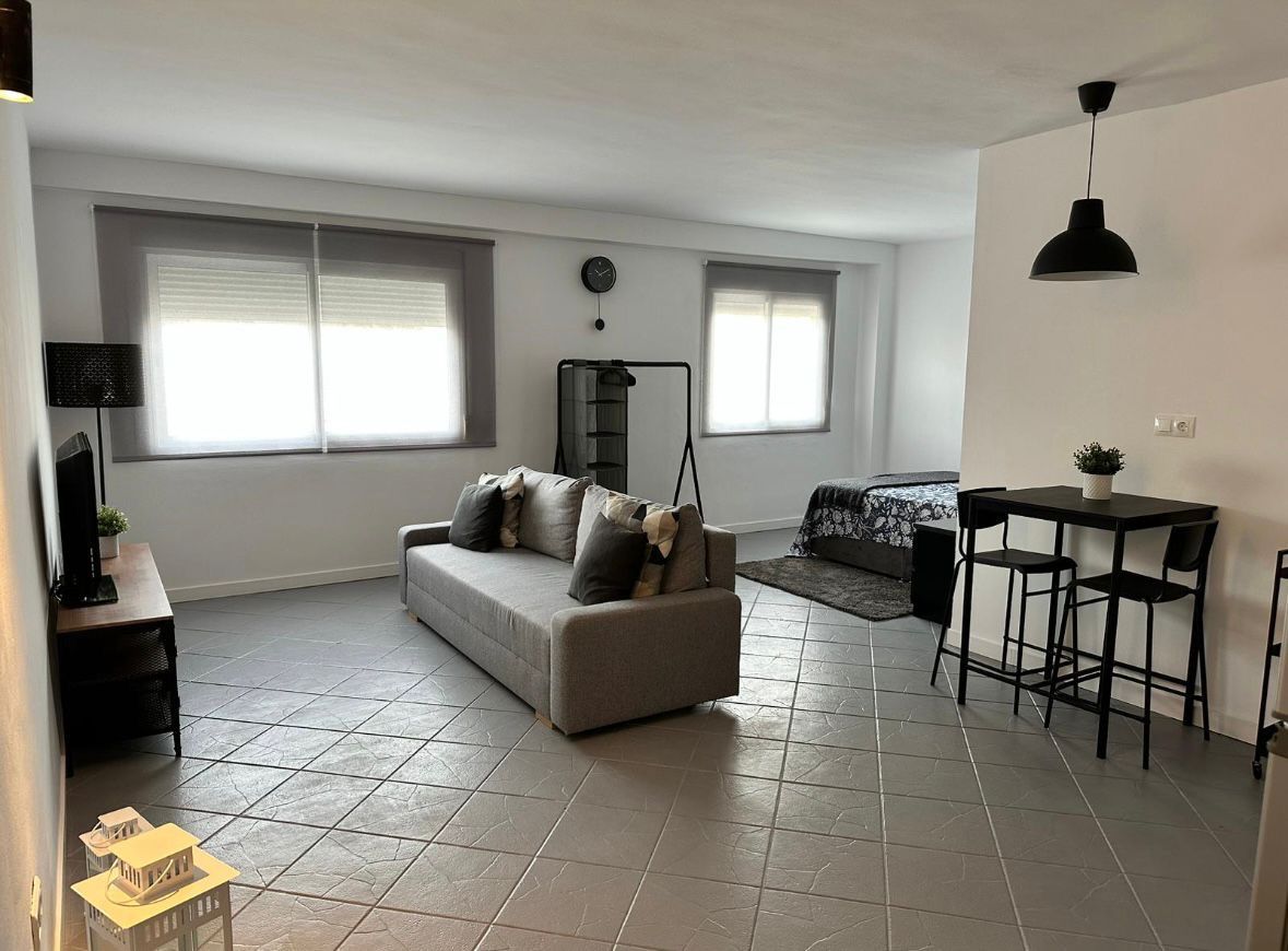 Schlafzimmer von Wohnung zum Verkauf in Monda mit Möbliert, Waschmaschine und Mikrowelle