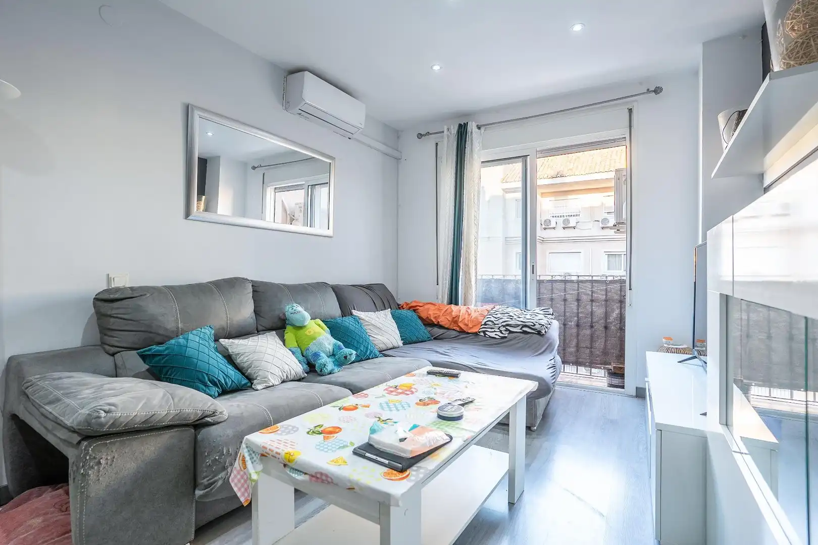 Sala de estar de Piso en venta en Huércal de Almería con Aire acondicionado, Parquet y Piscina comunitaria