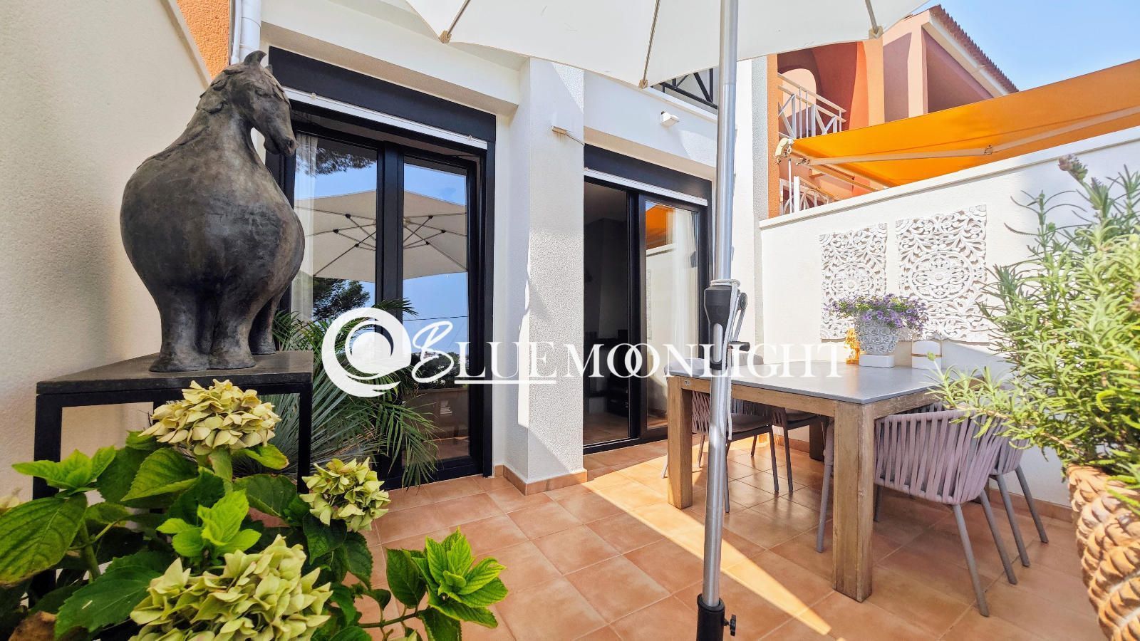 Vista exterior de Casa adosada en venda en Peñíscola / Peníscola amb Aire condicionat, Calefacció i Jardí privat