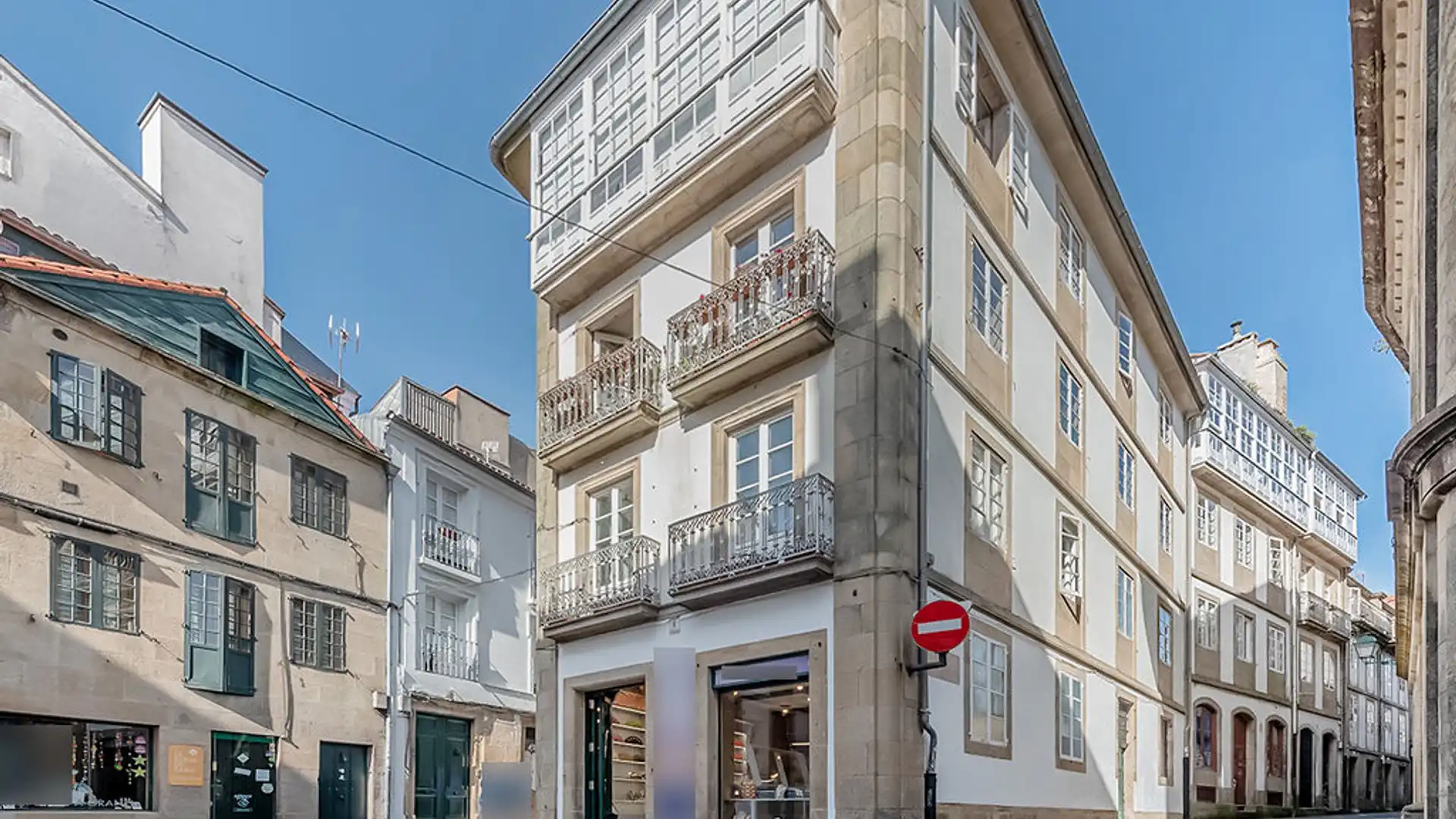 Vista exterior de Local en venta en Santiago de Compostela 