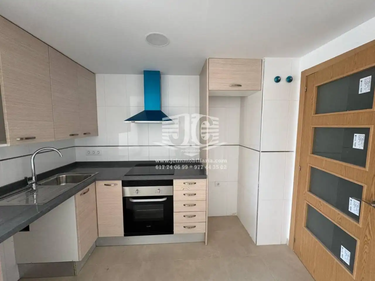 Cocina de Piso de alquiler en L'Aldea con Aire acondicionado, Terraza y Trastero