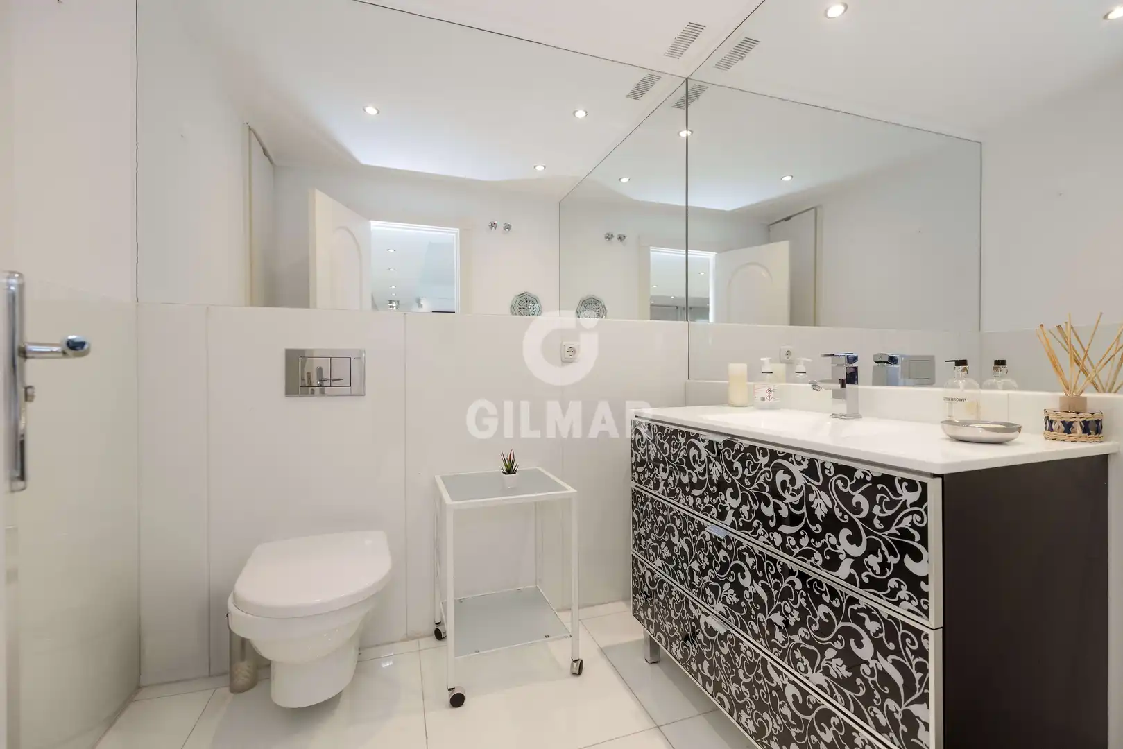 Bany de Apartament en venda en Marbella amb Calefacció, Jardí privat i Traster