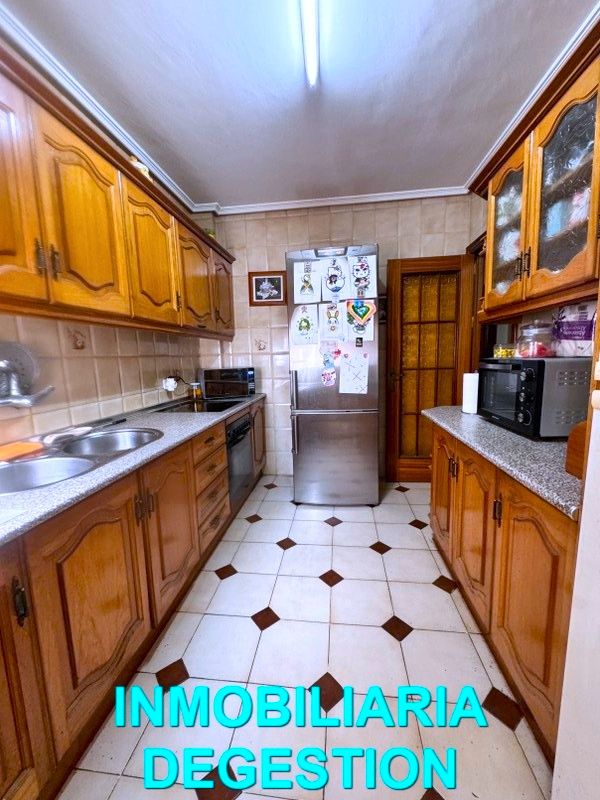 Kitchen of Flat for sale in Linares  with Air Conditioner, Oven and Balcony