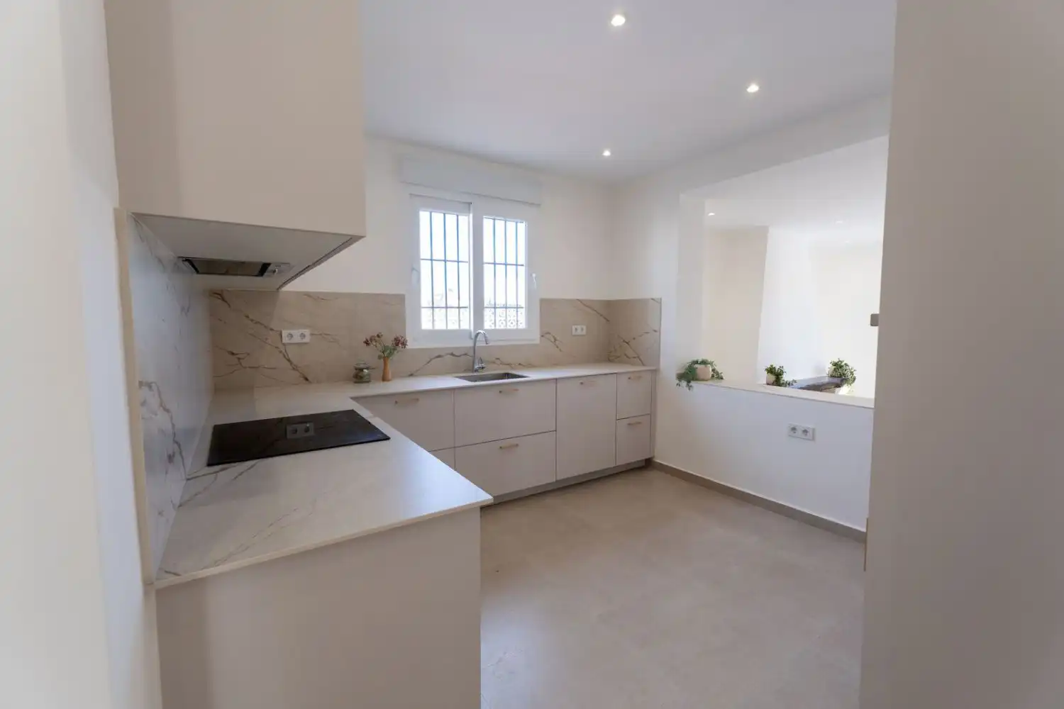 Detached house with pool for sale in Playa de los Locos, imagen 13