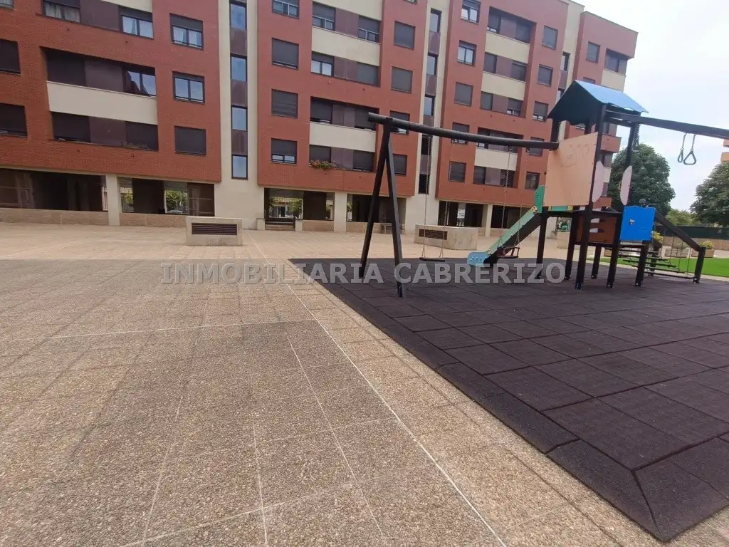 Außenansicht von Wohnungen zur Miete in  Logroño mit Klimaanlage, Heizung und Parkett