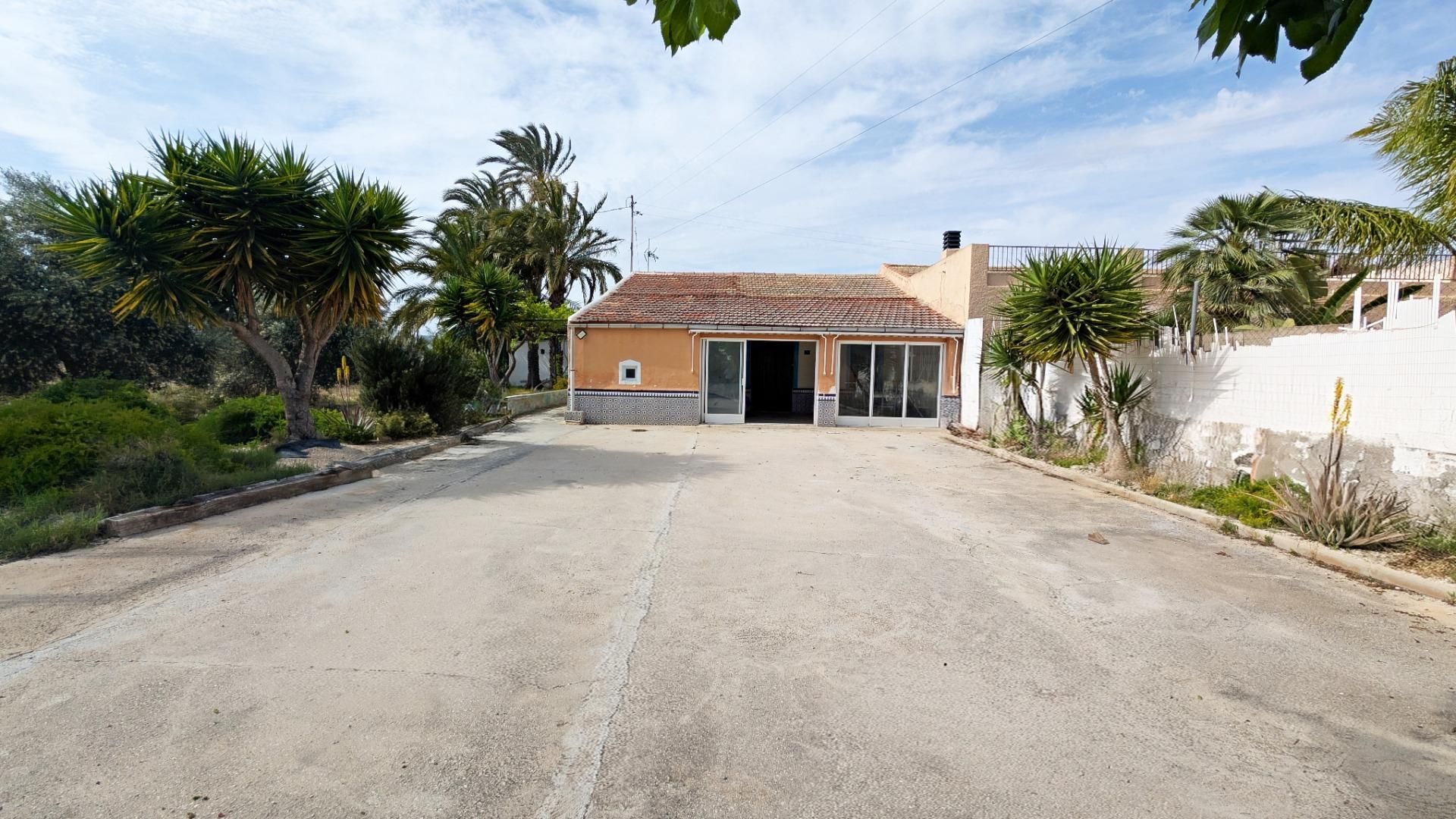Vista exterior de Casa o xalet en venda en Elche / Elx amb Terrassa i Piscina