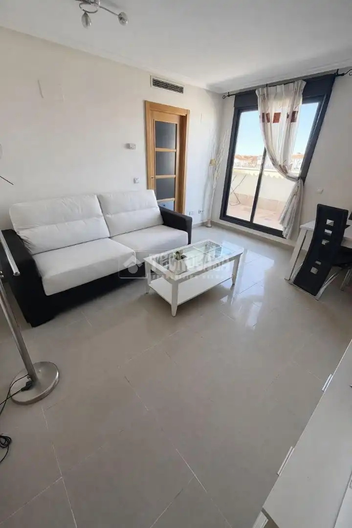 Sala de estar de Piso en venta en Cedillo del Condado con Aire acondicionado, Terraza y Piscina