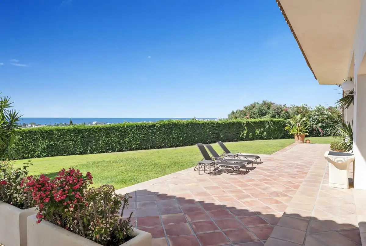 Terrassa de Casa o xalet en venda en Benahavís amb Aire condicionat, Jardí privat i Terrassa