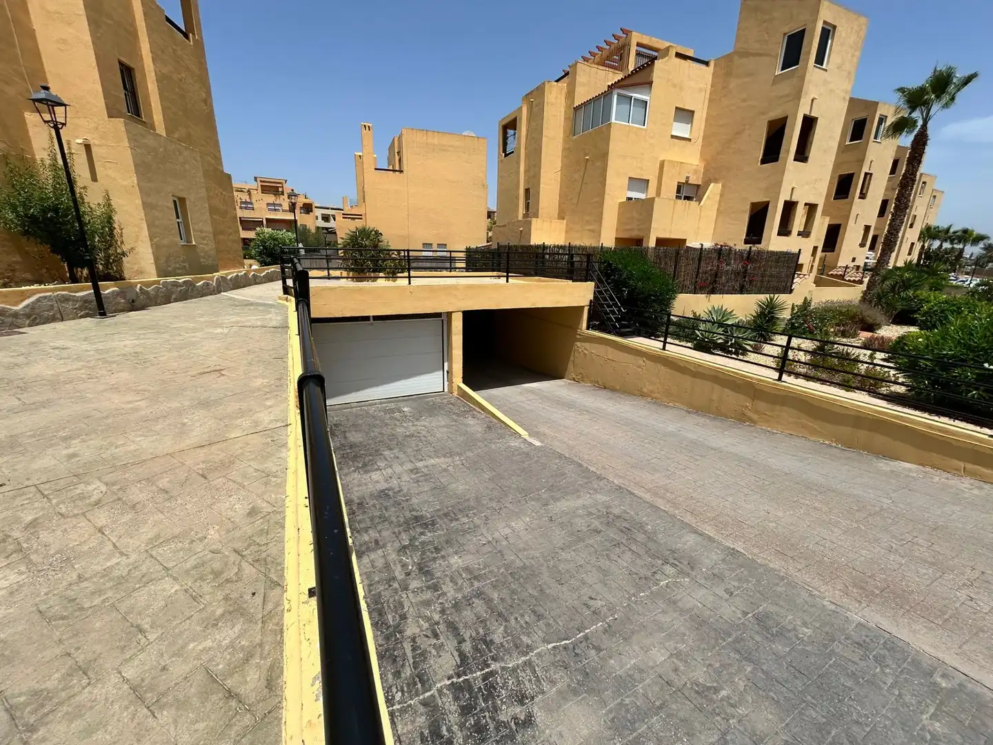Aparcament de Apartament en venda en Vera amb Piscina comunitària