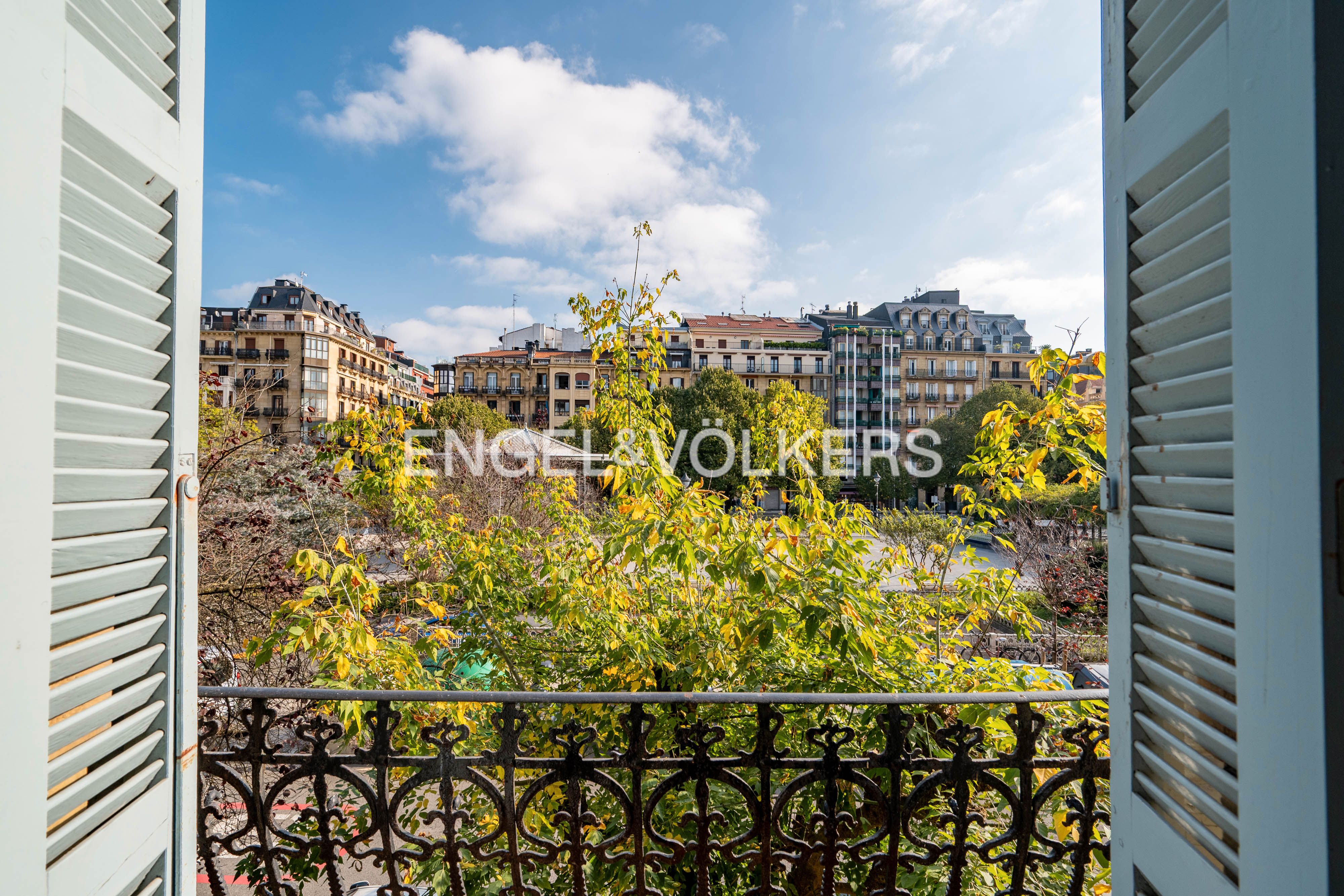 Exterior view of Apartment for sale in Donostia - San Sebastián   with Air Conditioner, Heating and Furnished