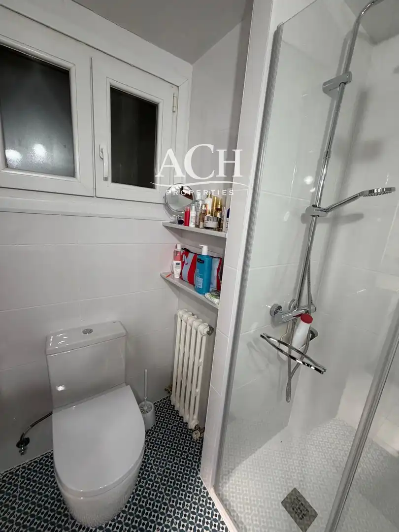 Badezimmer von Wohnung zur Miete in Bilbao  mit Heizung, Terrasse und Möbliert