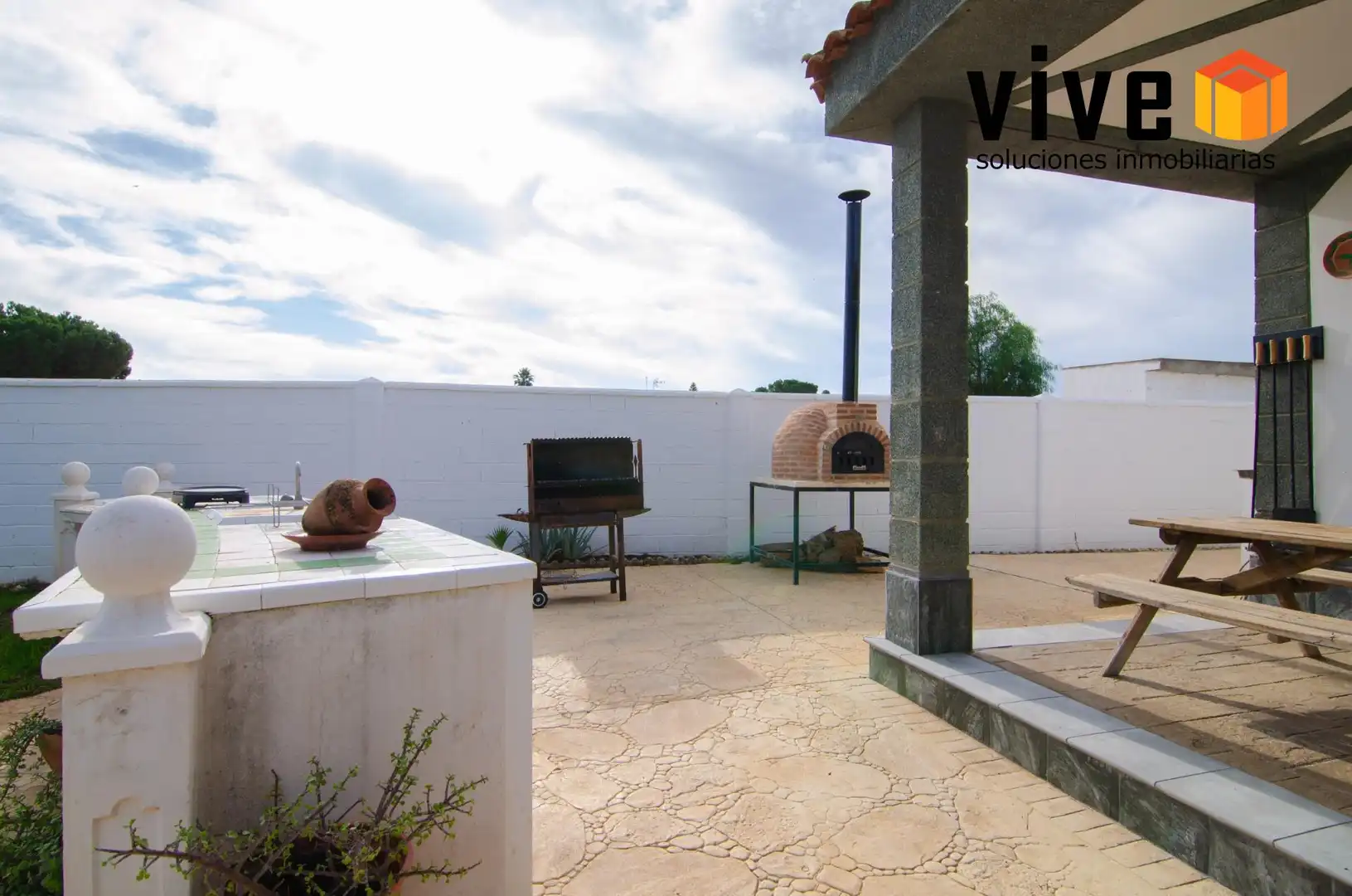 Terrassa de Casa o xalet en venda en La Rinconada amb Aire condicionat, Calefacció i Jardí privat
