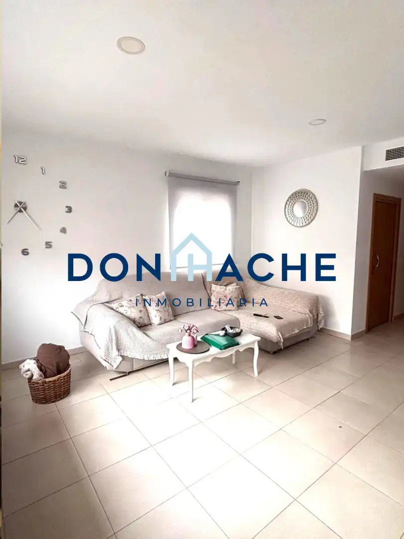 Wohnzimmer von Einfamilien-Reihenhaus zum Verkauf in Mérida mit Klimaanlage, Heizung und Privatgarten
