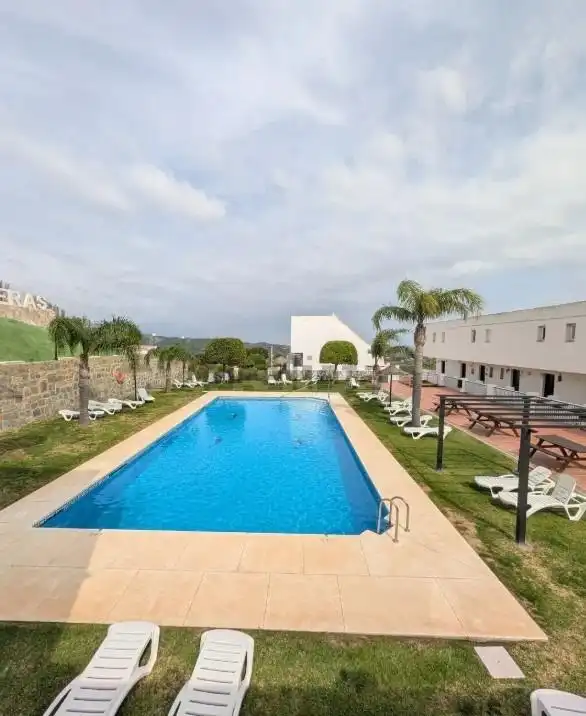 Piscina de Dúplex en venda en Estepona amb Jardí privat, Terrassa i Piscina comunitària
