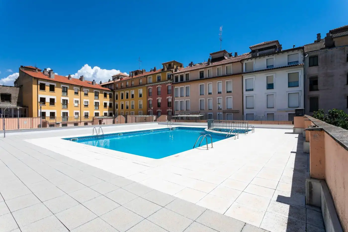 Swimming pool of Flat for sale in Jaca  with Heating, Parquet flooring and Terrace
