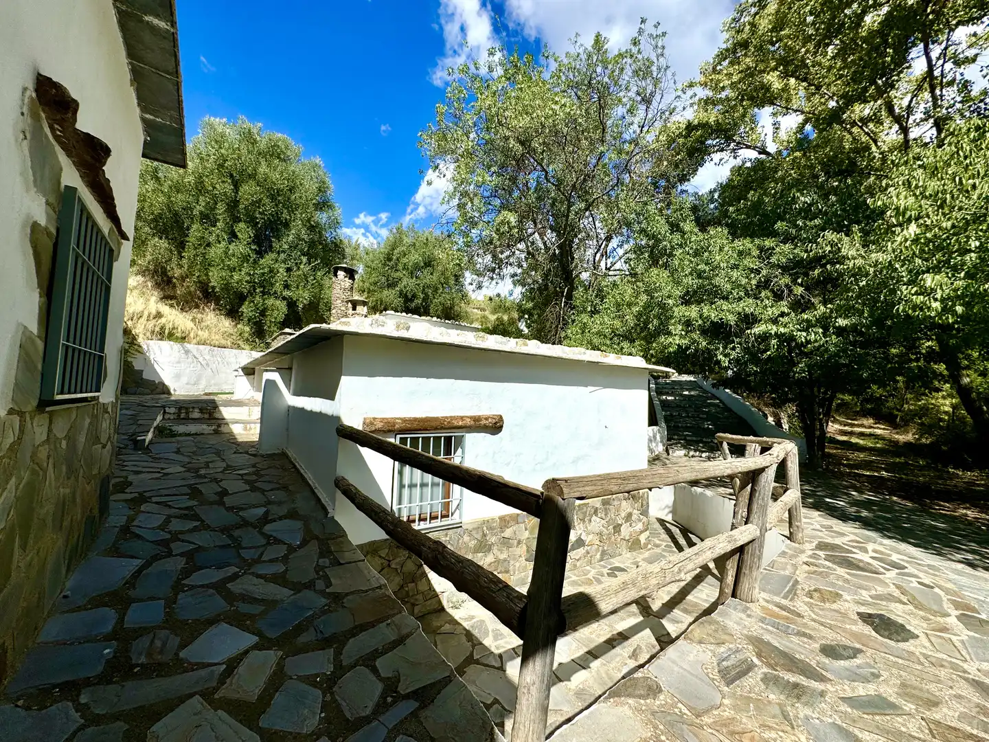 Vista exterior de Terreno en venta en Alpujarra de la Sierra