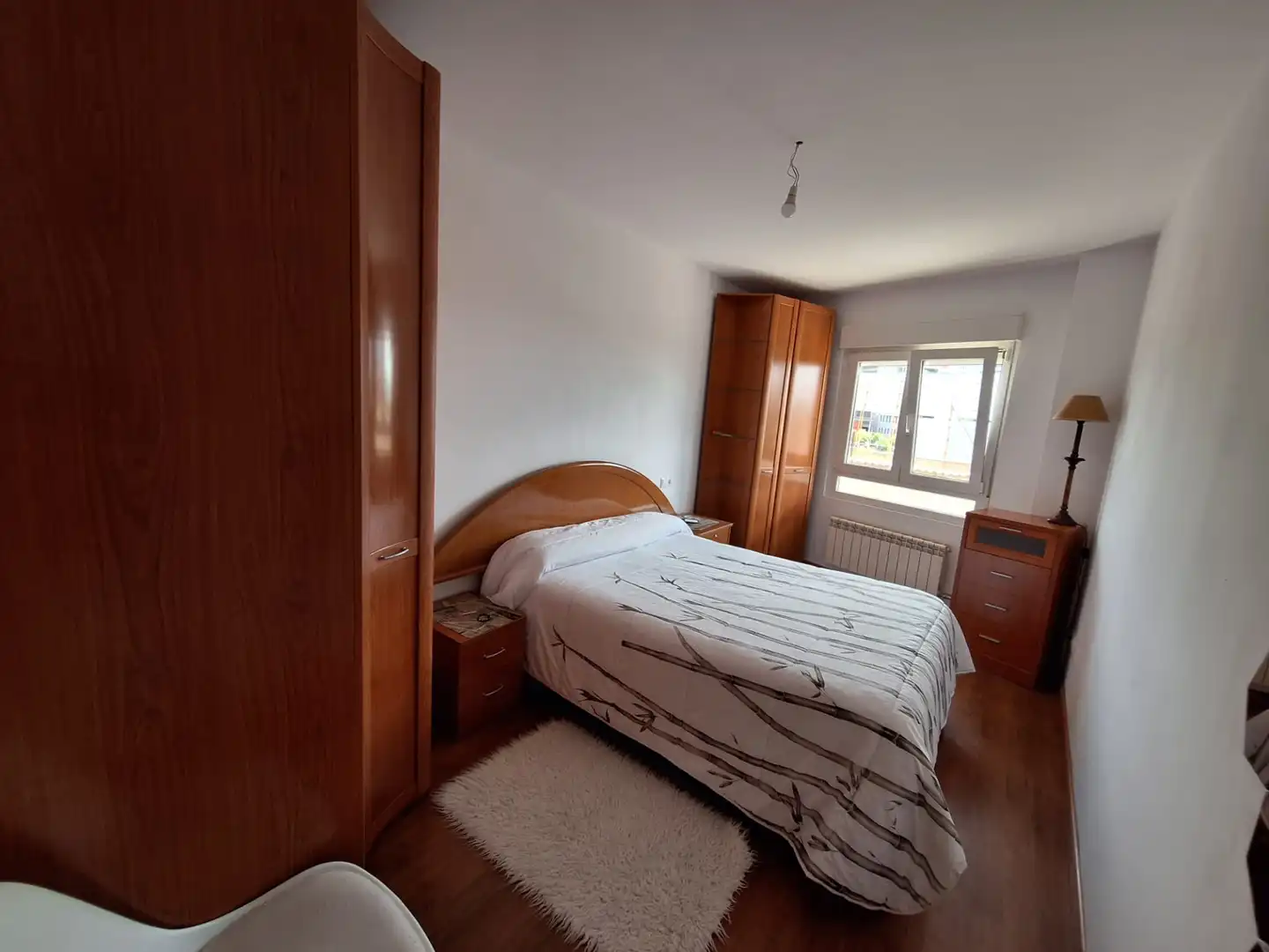 Bedroom of Flat for share in León Capital   with Heating, Parquet flooring and Storage room