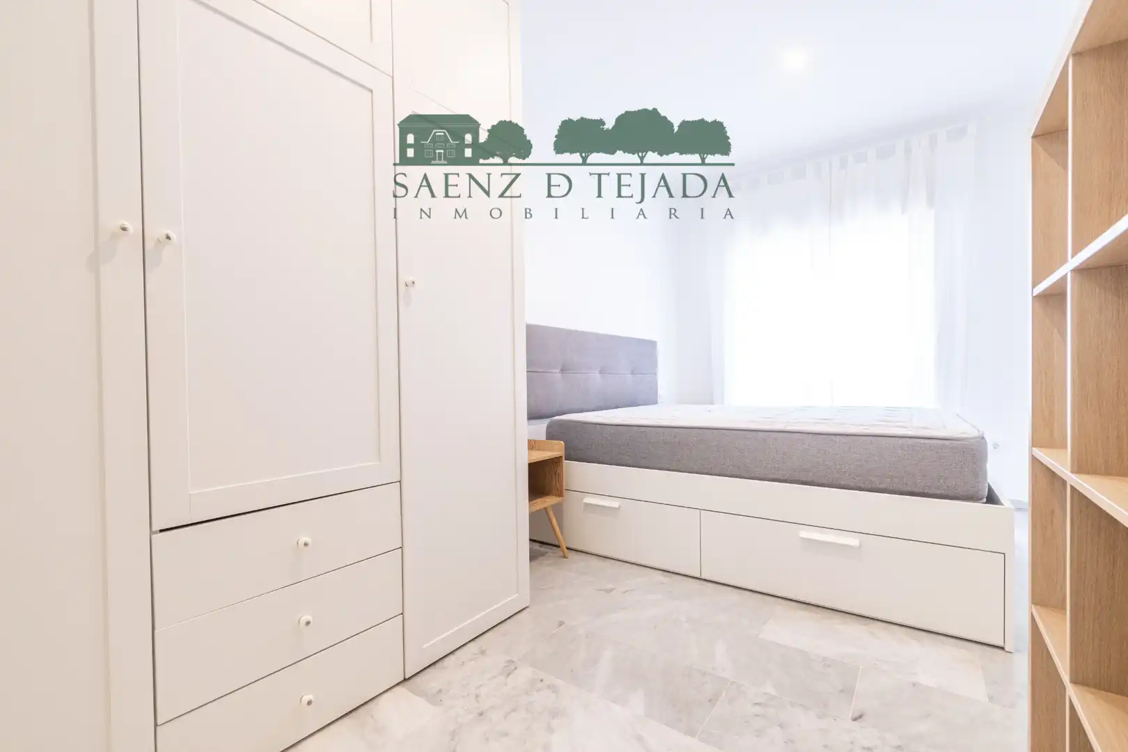 Bedroom of Flat for rent in Sevilla  with Air Conditioner, Storage room and Oven